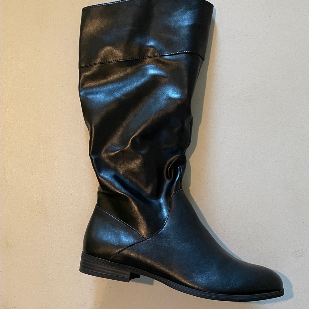NEW Black Mid-Calf Heeled Boot